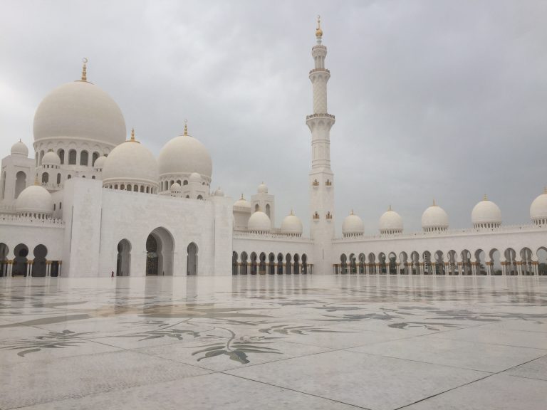 Abstecher nach Abu Dhabi: als Ungläubige in der Scheich Zayid Moschee