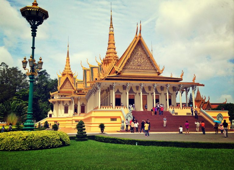 Phnom Penh –  eine Reise in die Vergangenheit